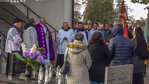  Wszystkich Świętych na cmentarzu parafialnym