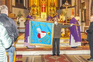 Sztandar Żywego Różańca Ojców